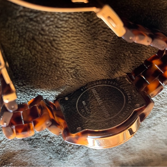Michael Kors Tortoiseshell Watch - Picture 2 of 3